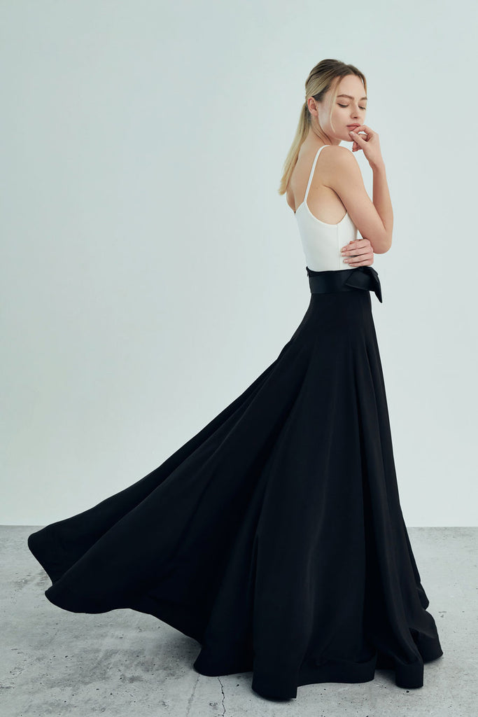 Claire - Non Iron - Black voluminous long skirt